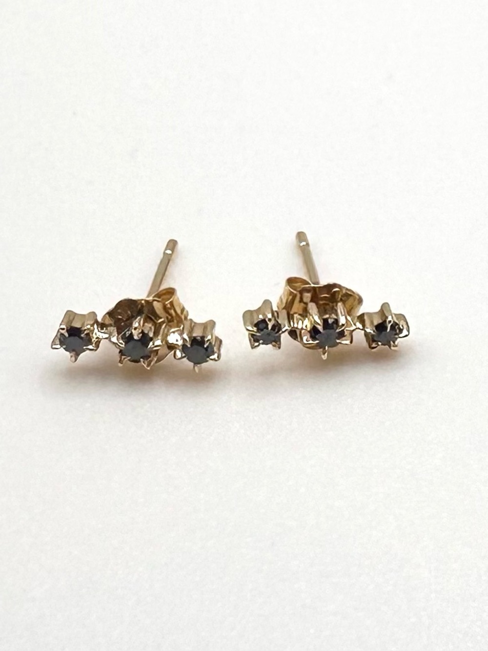 NEW IN BOX Limited Edition Catbird Black Diamond Snippet Stud Pair, 14K Gold - Picture 3 of 10
